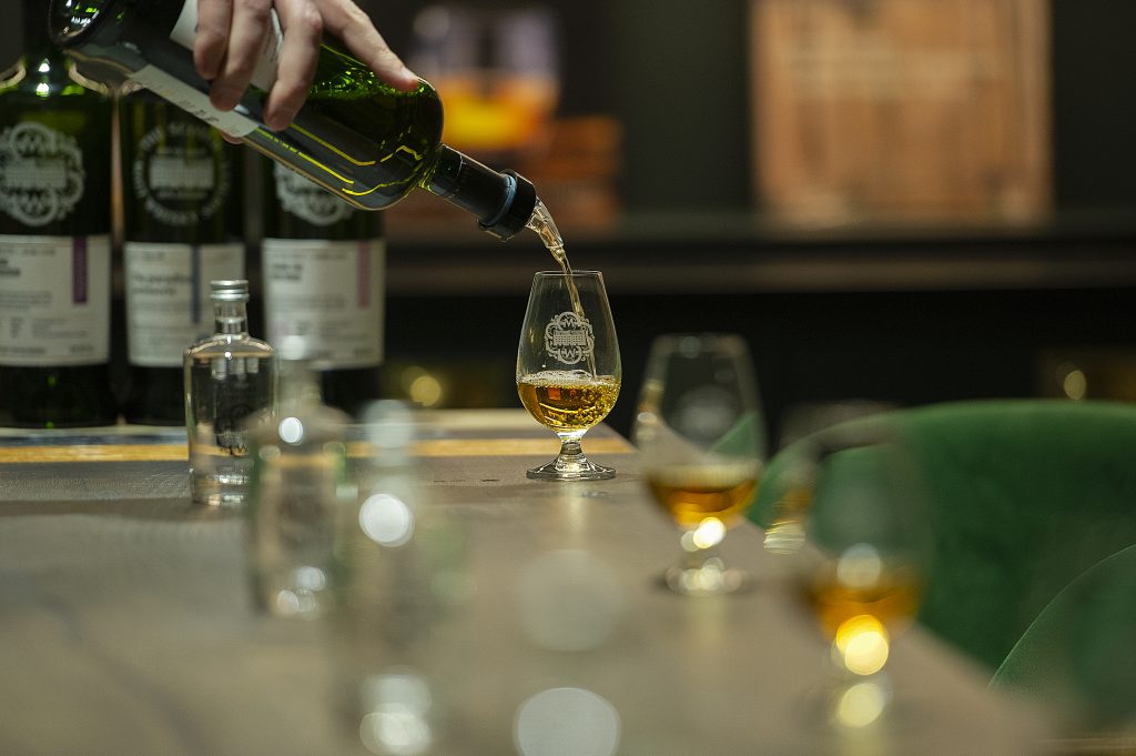 Artisanal Spirits Company: Scotch Malt Whisky Society's new members rooms, Bath Street, Glasgow.