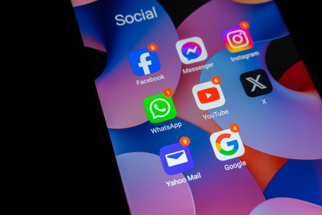 Social media, email and browser mobile apps for omni-channel remarketing